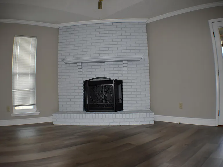 10439 Inverness Dr — Photo 7