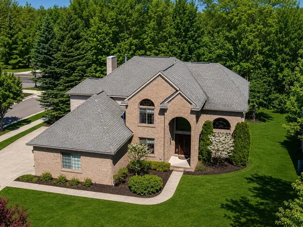 3472 Paramount Ln, Auburn Hills, MI 48326