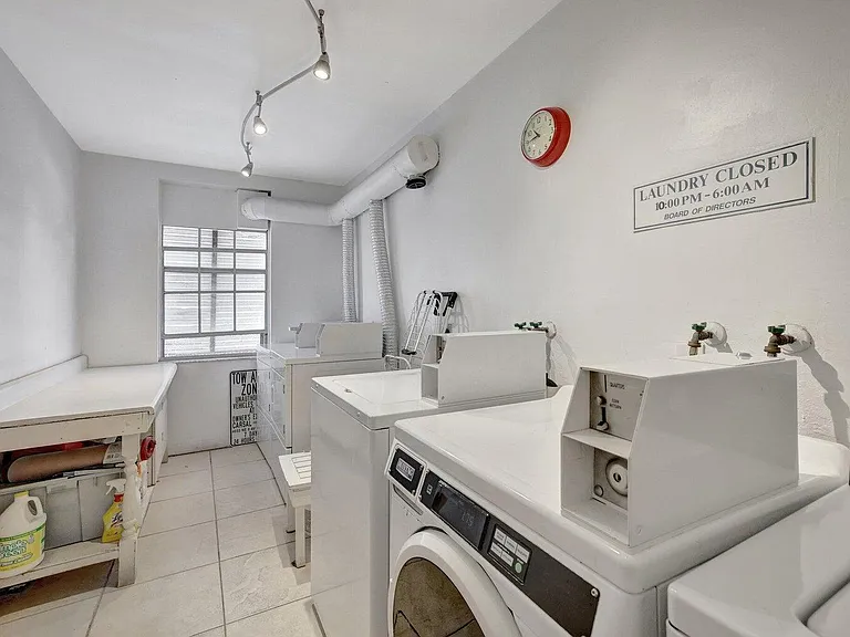 2400 NE 33rd Ave #211 — Photo 33