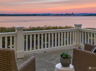 11162 NE Country Club Rd, Bainbridge Island, WA 98110