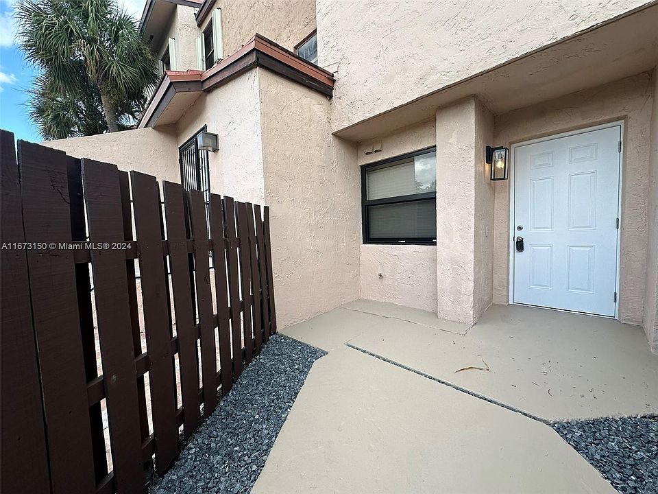 1st image of 545 W Park Dr APT 7