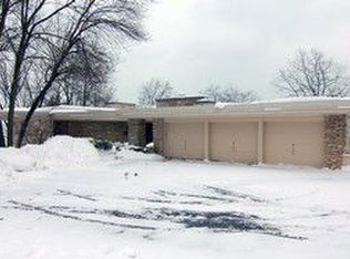 65 S Deere Park Dr, Highland Park, IL 60035