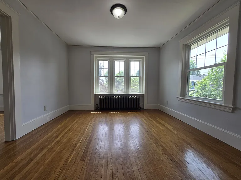 19 Rowe St #2 — Photo 8