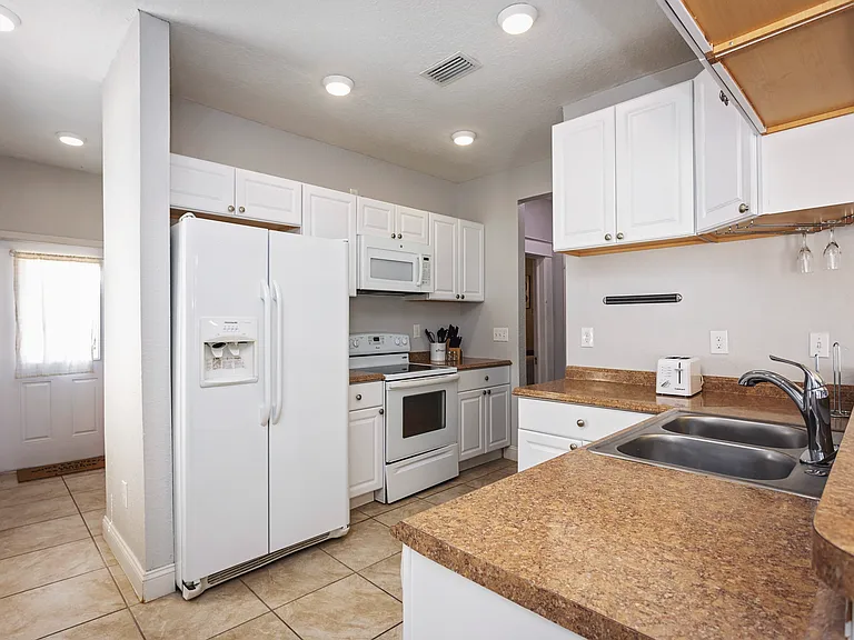 300 W Alva St — Photo 9