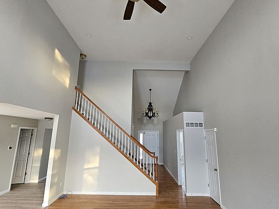 4th image of 421 Morrow Glen Ct