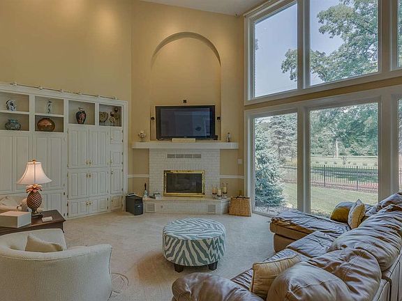 4th image of 54952 Woodhold Ct