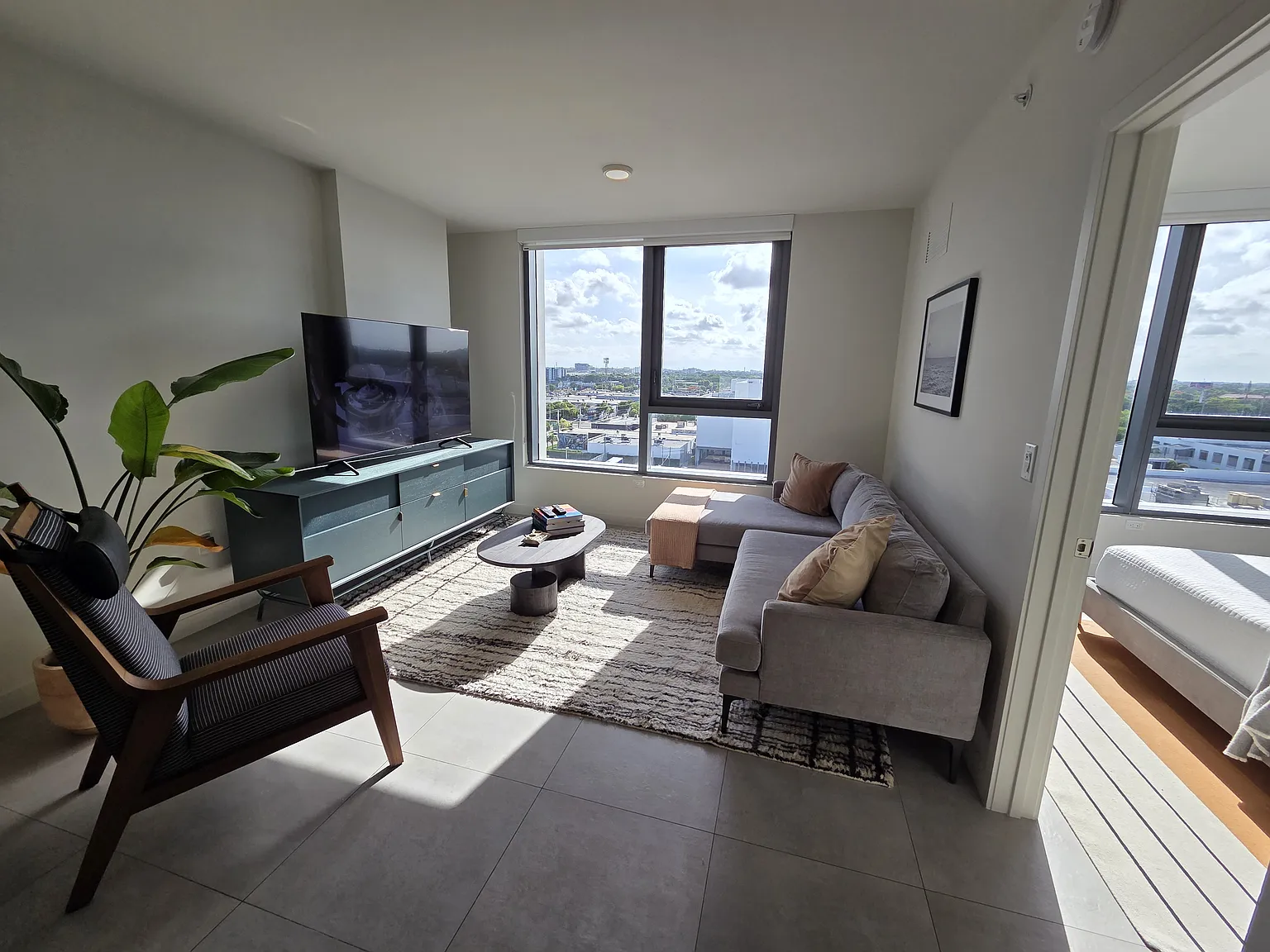 1 bed, 646 sqft, $2,430 — Photo 2