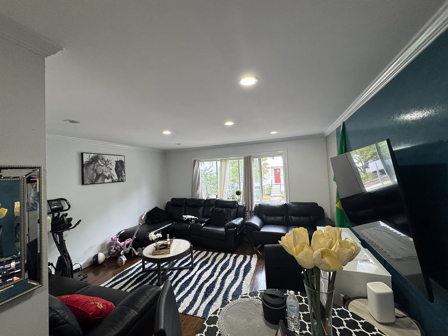 2 bed, 831 sqft, $2,700 — Photo 3