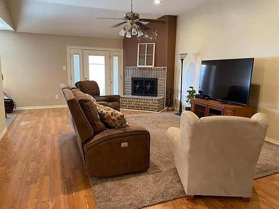 3rd image of 9208 Mahan Dr