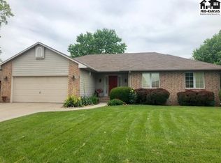 1117 Barberry Dr, Hutchinson, KS 67502