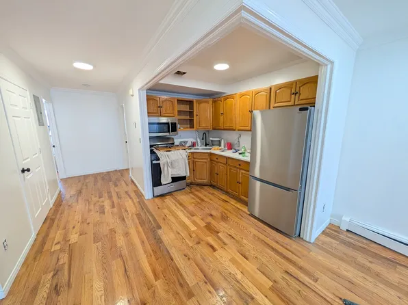 93 East 57th Street image 1 of 9