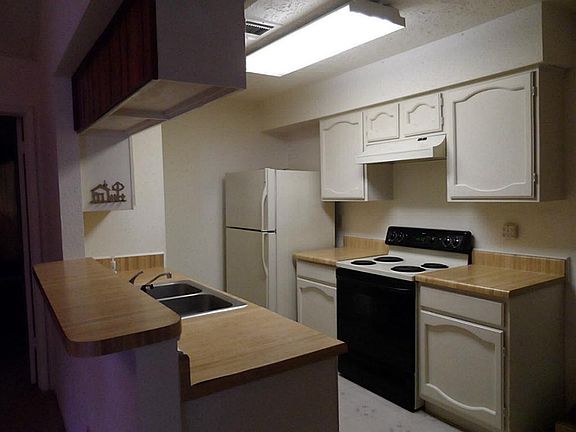 Breakfast bar to living area