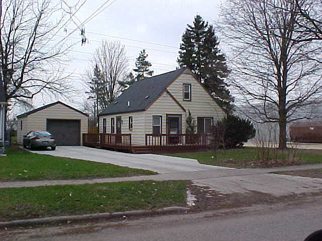 2nd image of 530 Armstrong Rd