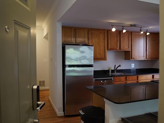 4th image of 5518 Waterman Blvd APT 22