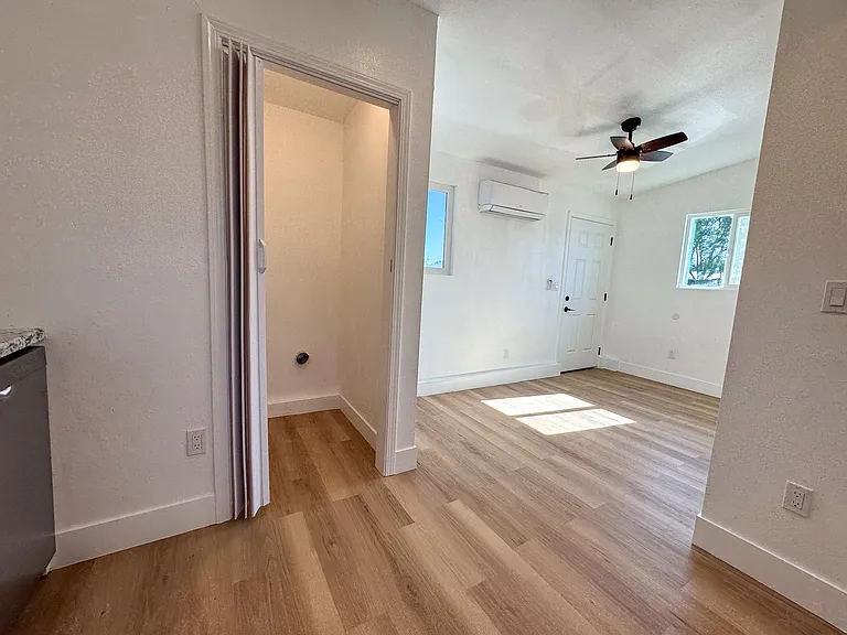 25 Pico Ave #B — Photo 12