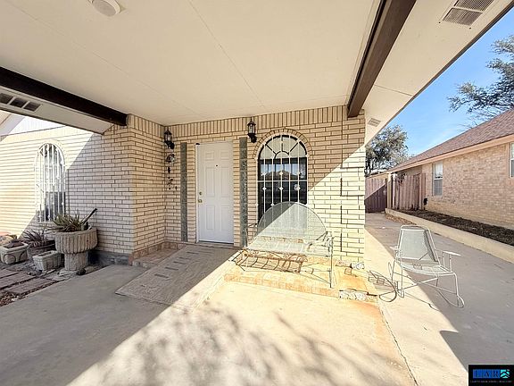 3rd image of 1428 Los Ebanos Dr
