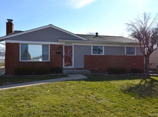 37222 Barrington Dr, Sterling Heights, MI 48312