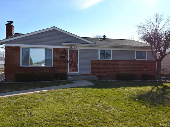 37222 Barrington Dr, Sterling Heights, MI 48312
