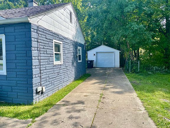 3rd image of 1099 S Hawkins Ave