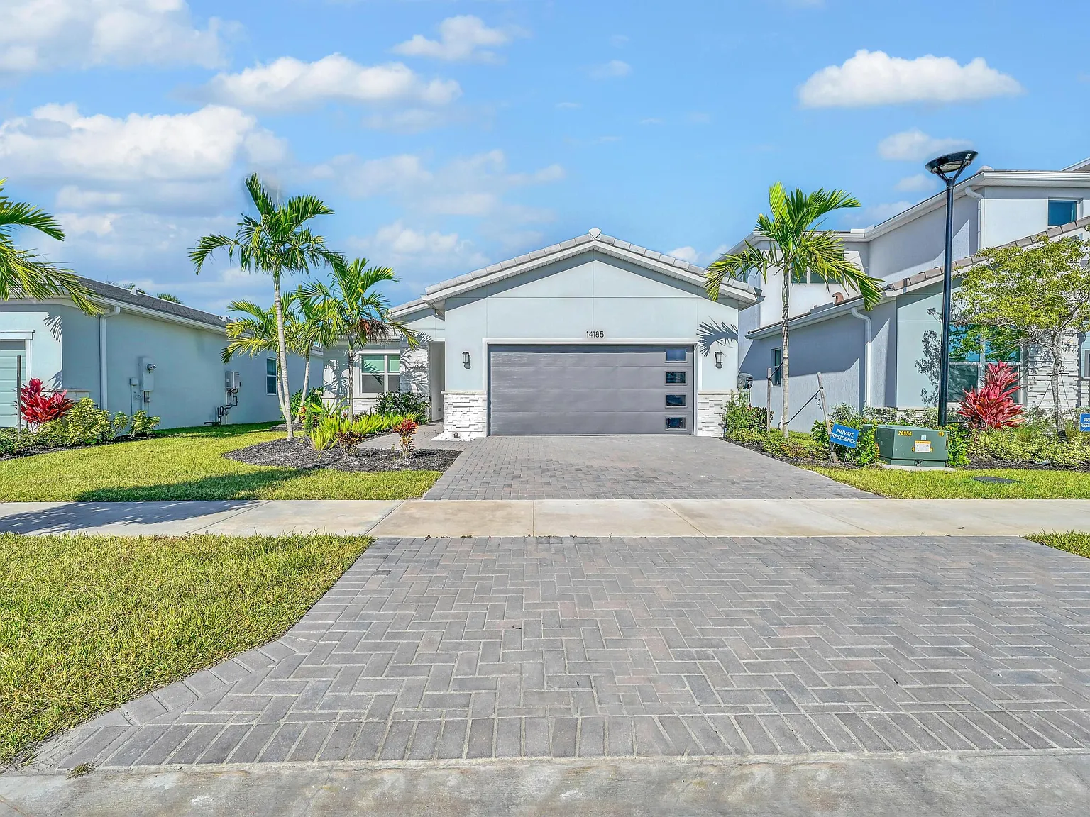 3 bed, 2.5 bath, 2053 sqft, $4,000 — Photo 1
