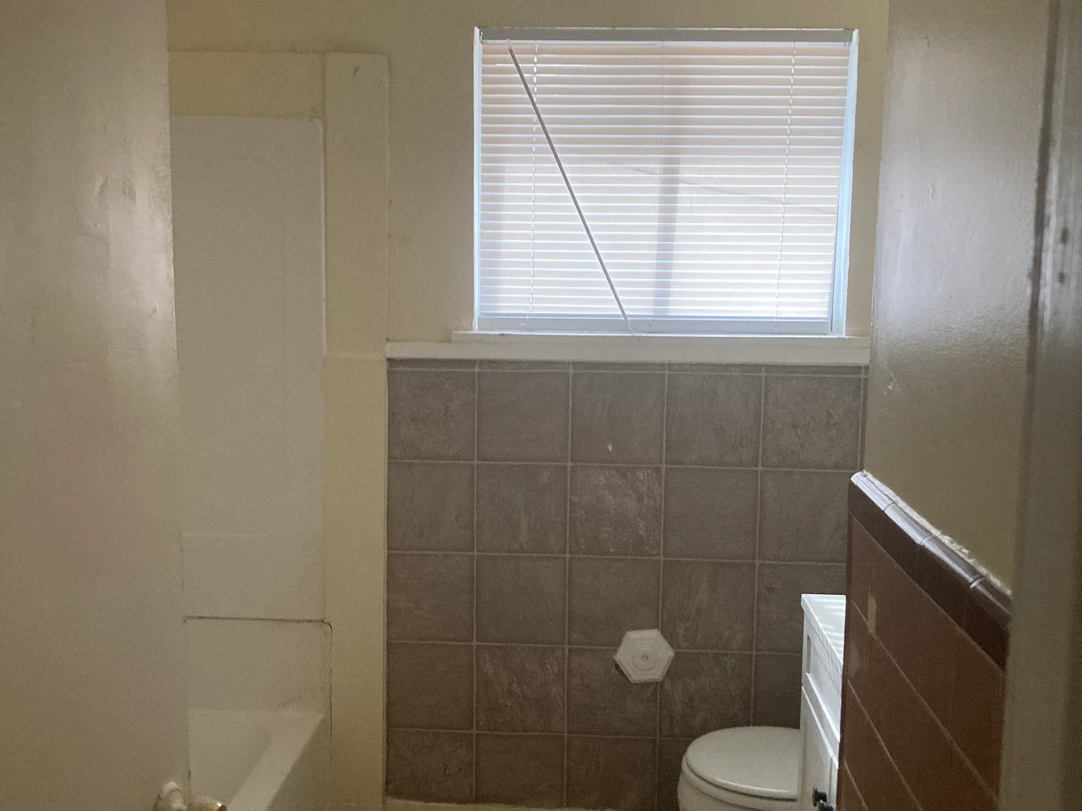 3 bed, 1300 sqft, $995 — Photo 4