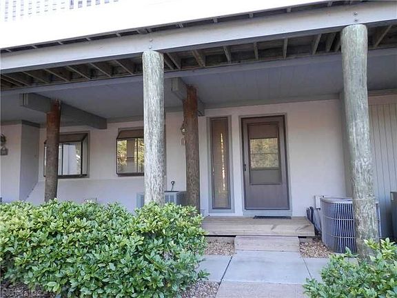 2nd image of 3200 Lynnhaven Dr APT 108