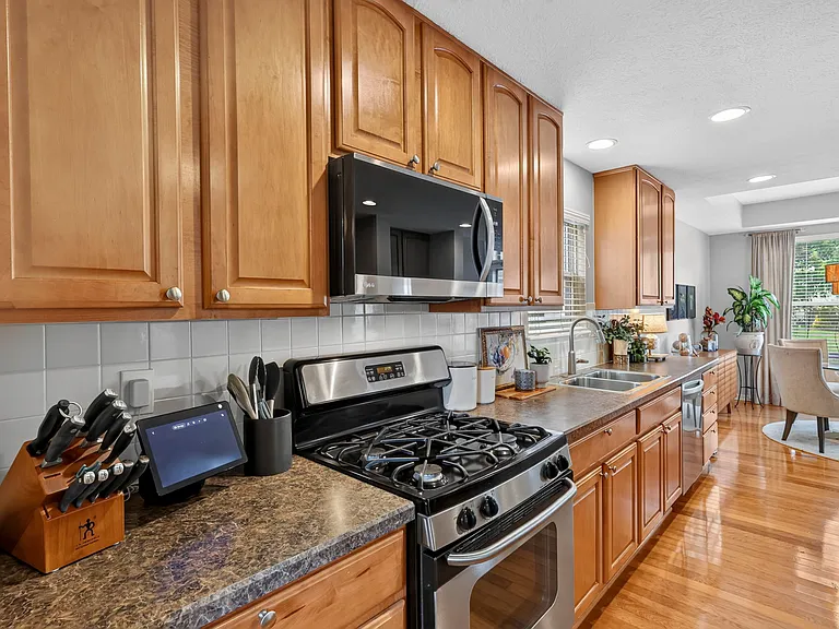 3811 Pine Bank Dr — Photo 16