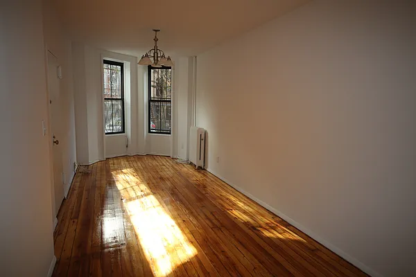 Rented by Metropolitan Realty | media 11