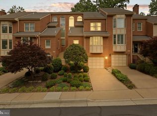 10204 Aspen Willow Dr, Fairfax, VA 22032