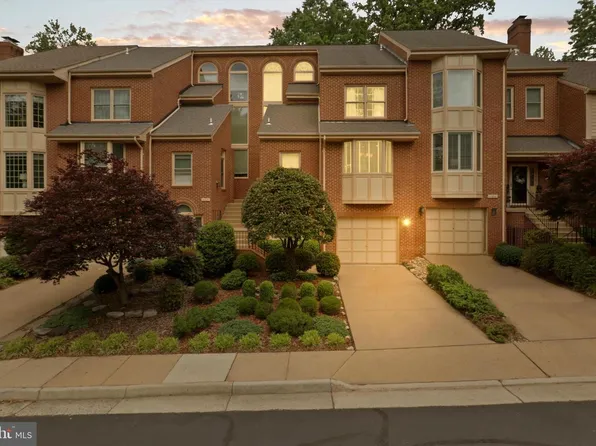 10204 Aspen Willow Dr, Fairfax, VA 22032