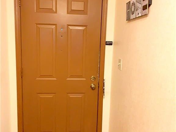 5th image of 918 Nob Hill Dr APT 2