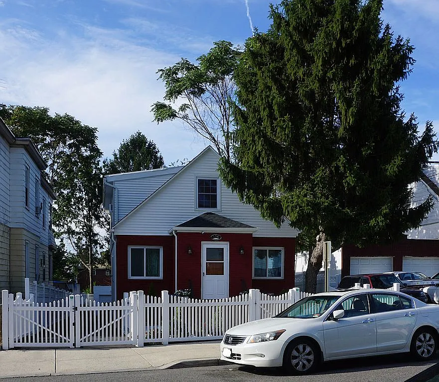 356 Sherman St photo 1