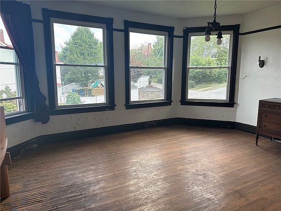 4th image of 539 N Main St