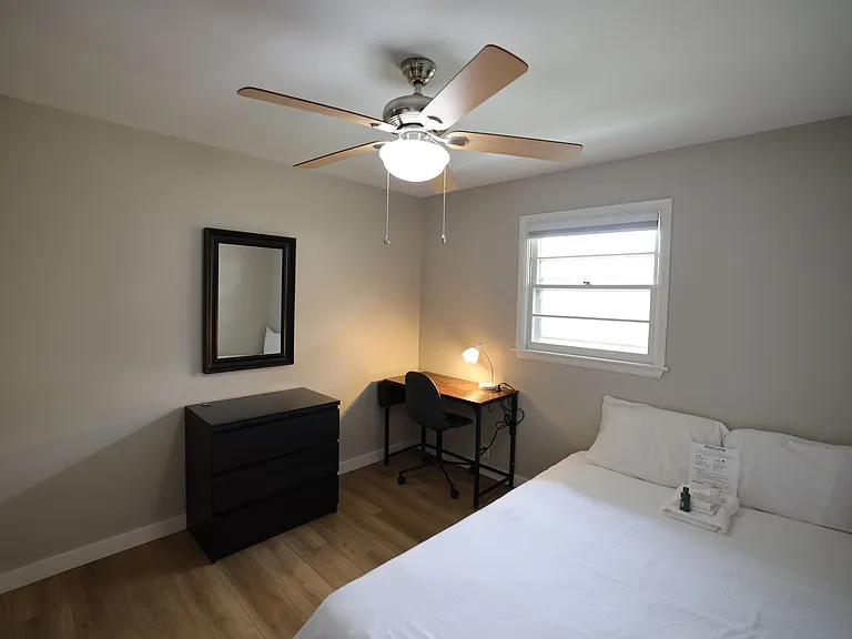 1534 N Woodburn Ave — Photo 38