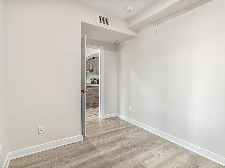 296 Somerset St E — Photo 5