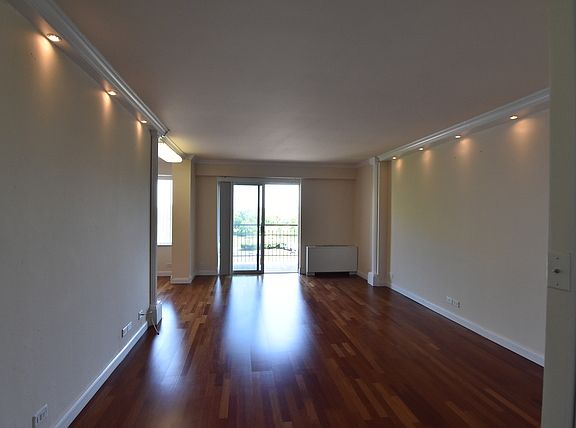 3rd image of 7033 N Kedzie Ave APT 507