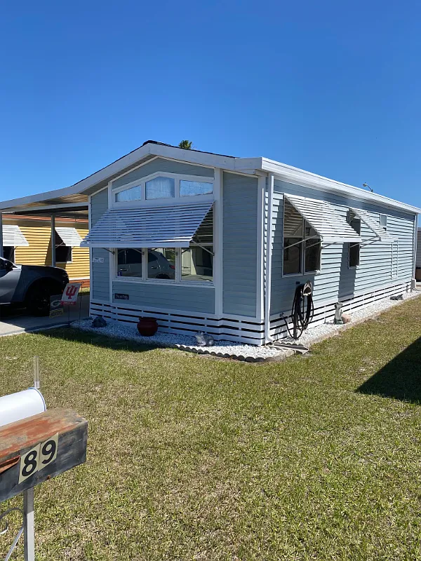 Beautiful Little Mobile Home in Senior Community — Photo 1