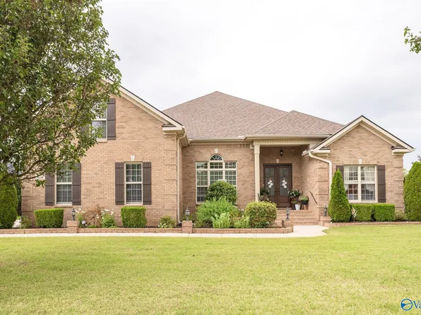204 River Walk Trl, New Market, AL 35761