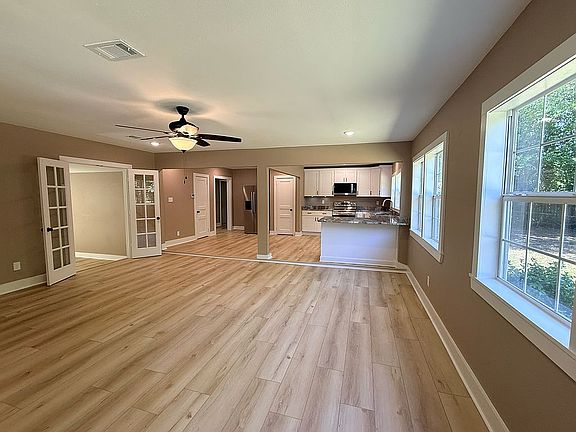 3rd image of 406 Coulter Ave