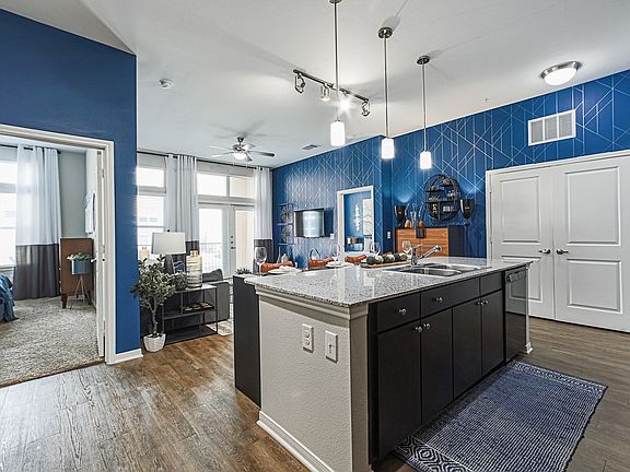 2nd image of 8900 Lakes At 610 Dr #4524188