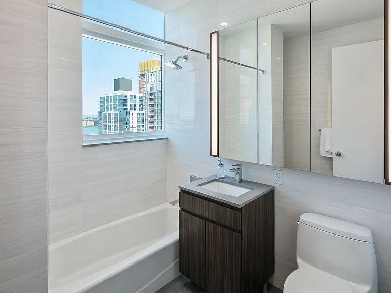 507 W 28th St #31F — Photo 4