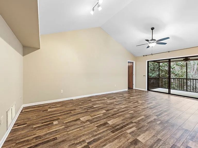 429 Springwood Way — Photo 5