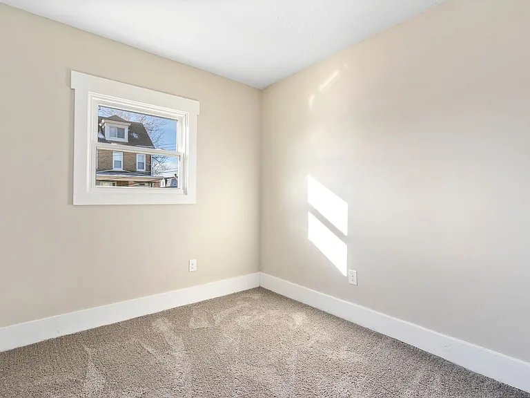 329 Quincy Ave — Photo 24