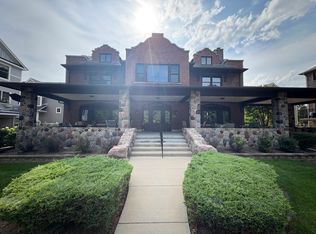 309 S 6th Ave #C, Saint Charles, IL 60174