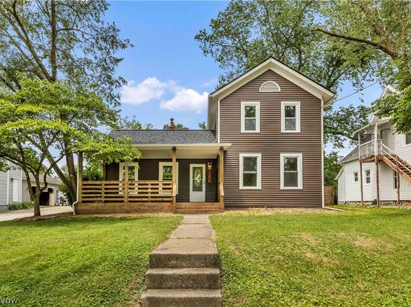 137 N Vine St, Medina, OH 44256