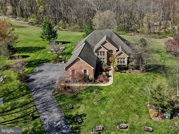 65 Kent Farm Ln, West Grove, PA 19390