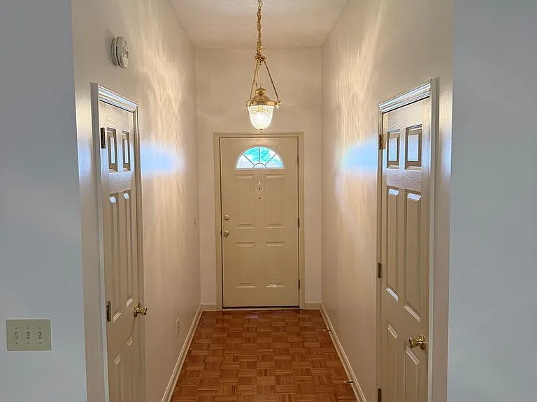 116 Edgeview Dr — Photo 3