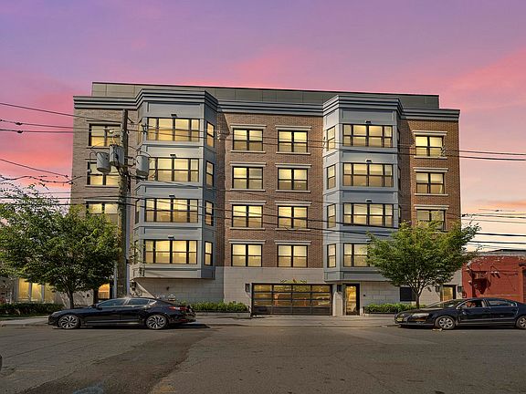 2nd image of 366 6th St #201