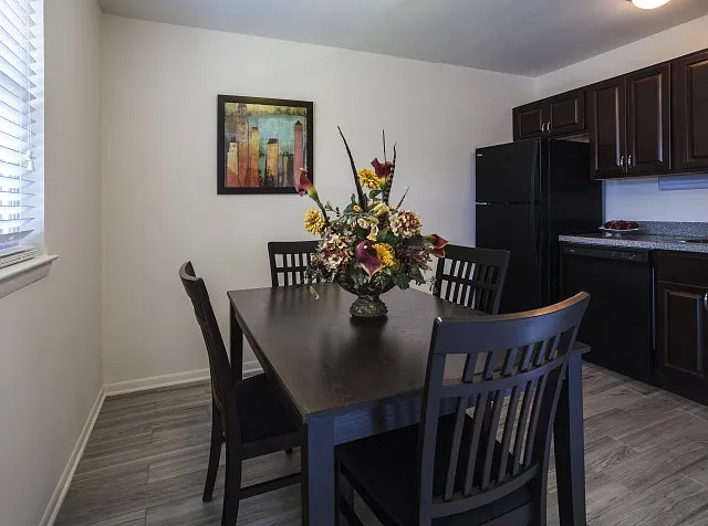 Orangewood Apartments — Photo 7