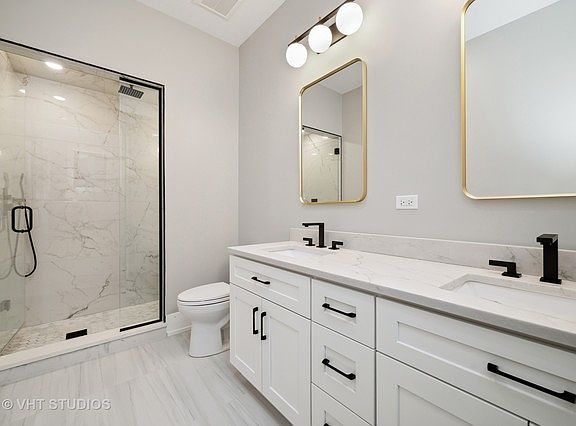 5th image of 2614 W Chicago Ave #3